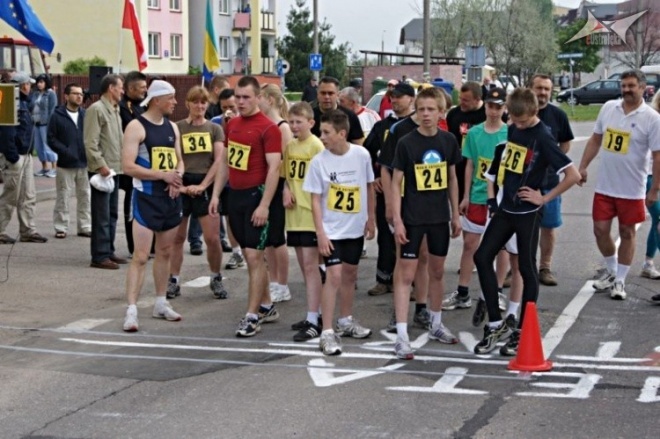 XVI Międzynarodowy Półmaraton Kurpiowski w Ostrołęce - PRZEDBIEGI (09.05.2010) - zdjęcie #28 - eOstroleka.pl